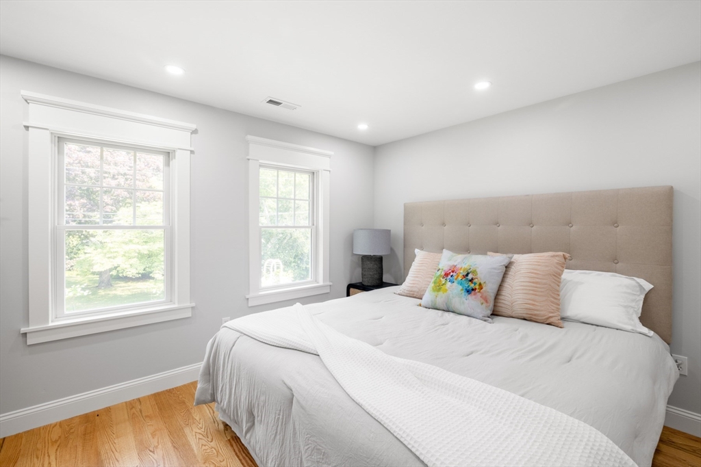 5 Pinetree Lane, Tisbury, MA Photo #9