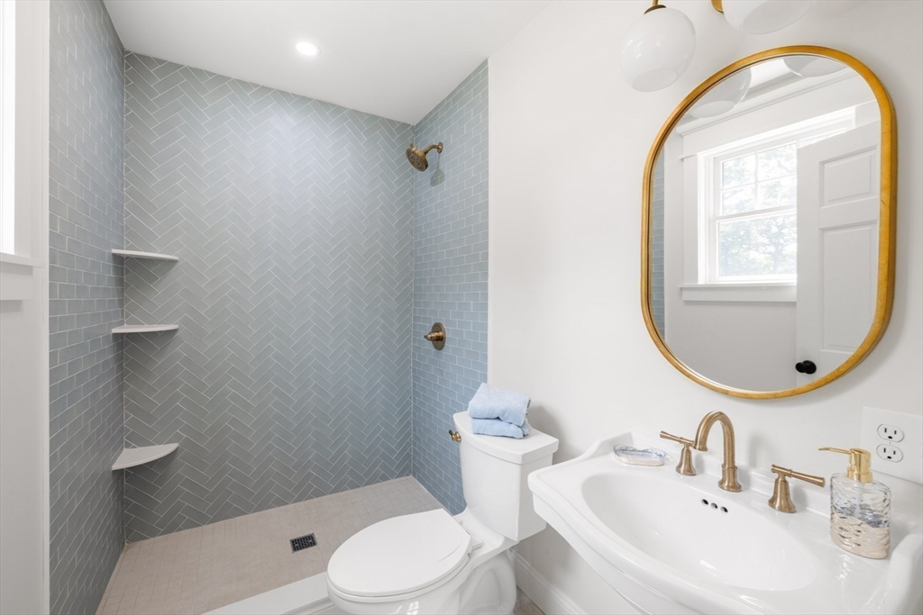 5 Pinetree Lane, Tisbury, MA Photo #8