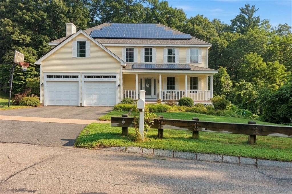 Photo of 21 Olde Taverne Ln, Amesbury, MA