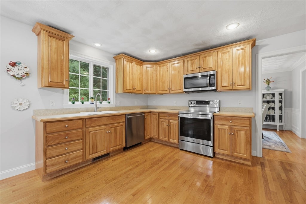 21 Olde Taverne Ln, Amesbury, MA, 21 Olde Taverne Ln, Amesbury, MA Photo #9