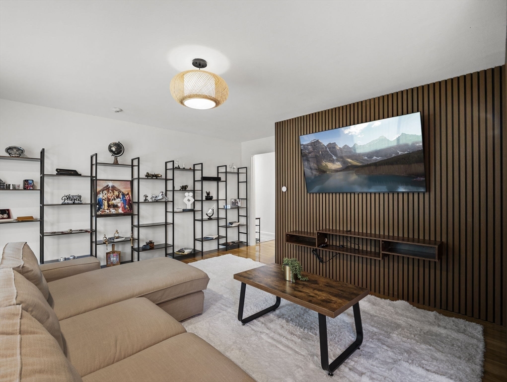 120 Edgelawn Ave 9