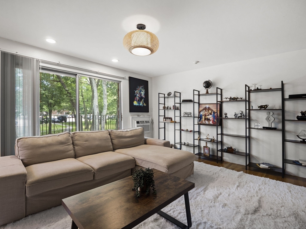 120 Edgelawn Ave 9