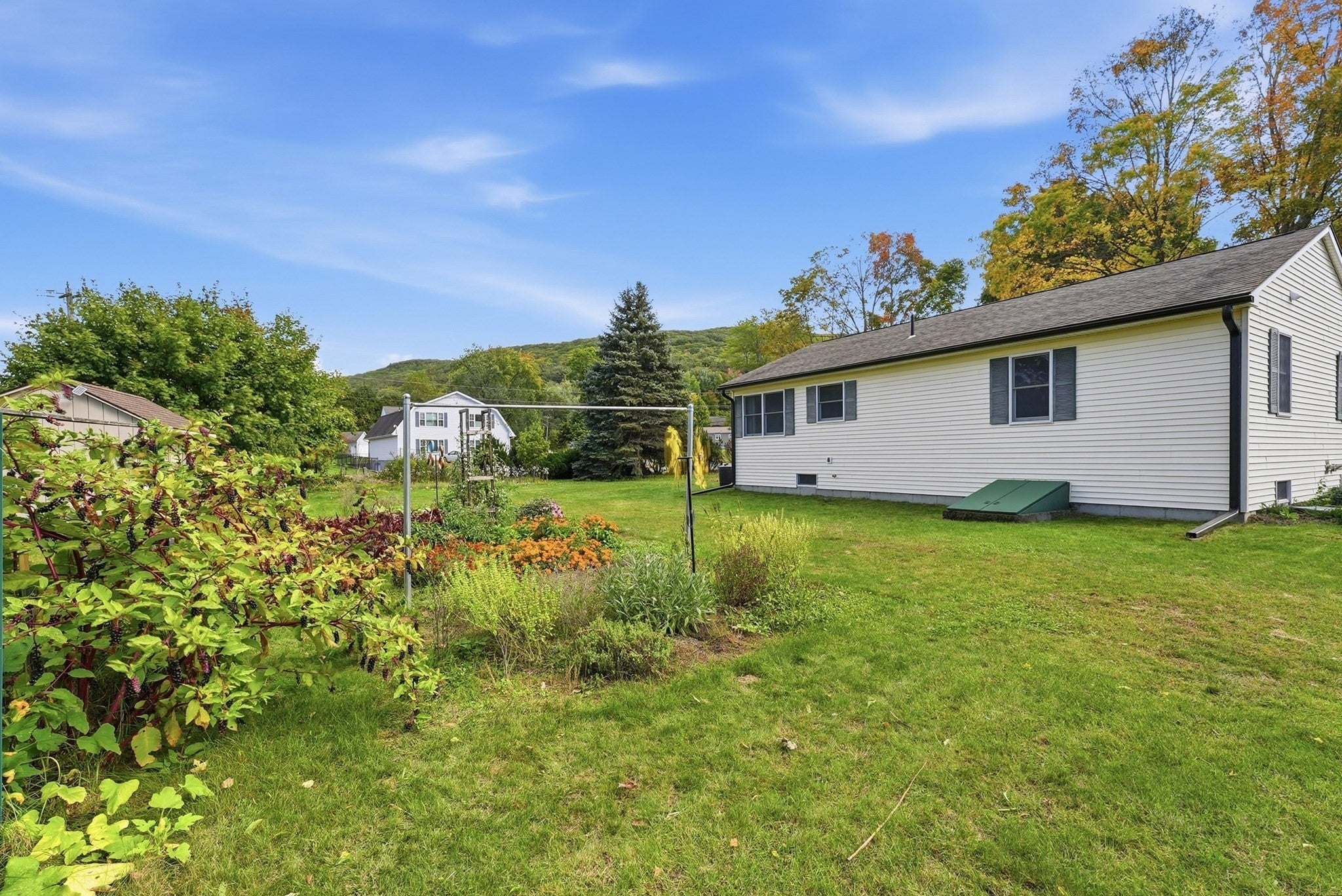 165 Ferry St, Easthampton, MA, 165 Ferry St, Easthampton, MA Photo #24