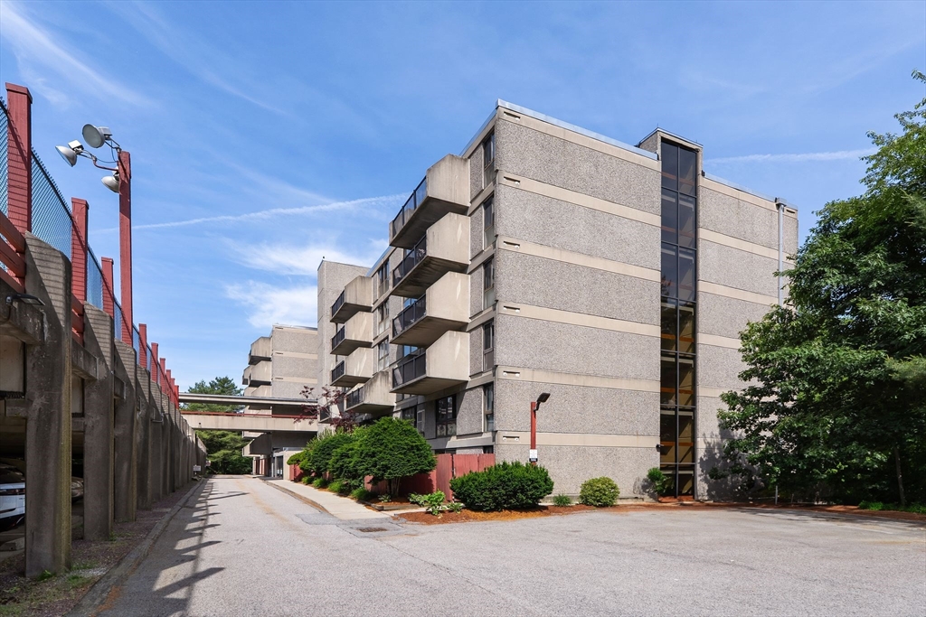 55 Tall Oaks Dr L3