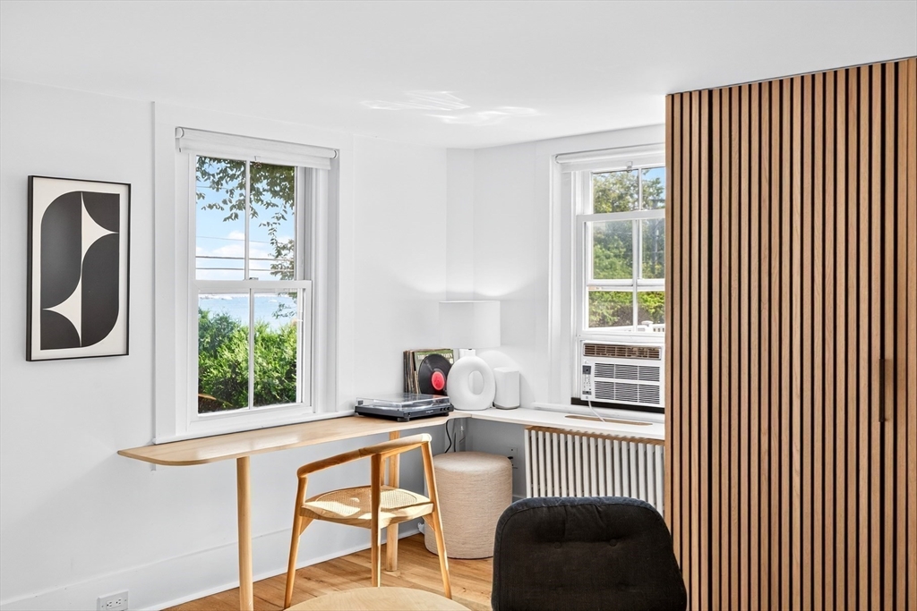 476 Commercial Street 4