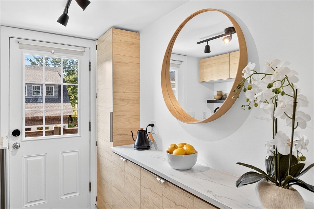 476 Commercial Street 4