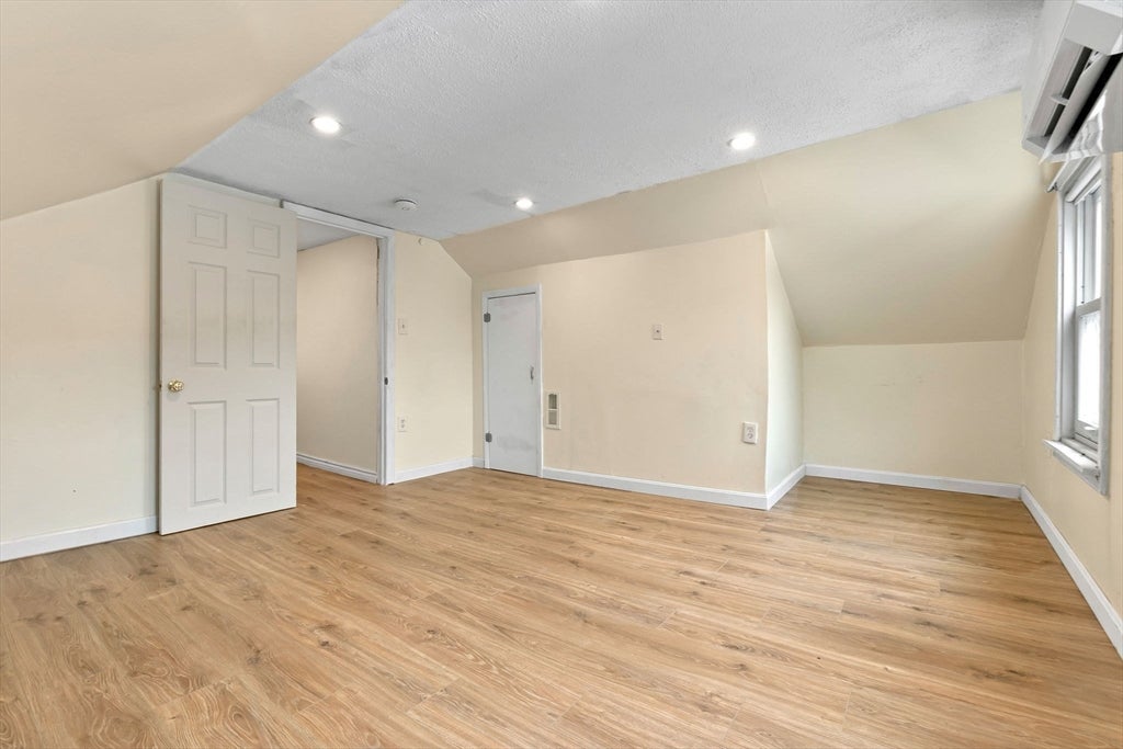 31 Vincent ST, Saugus, MA Photo #22