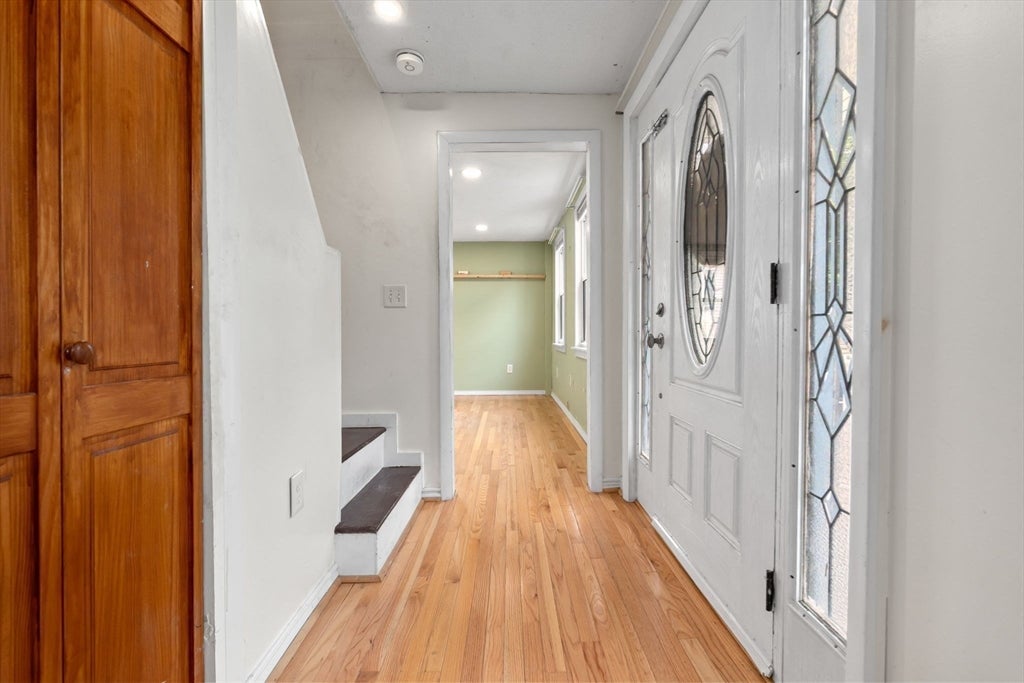 31 Vincent ST, Saugus, MA Photo #20
