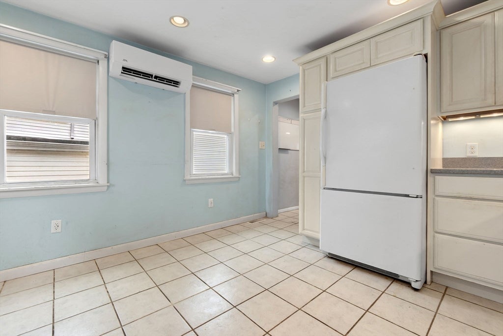 31 Vincent ST, Saugus, MA Photo #17