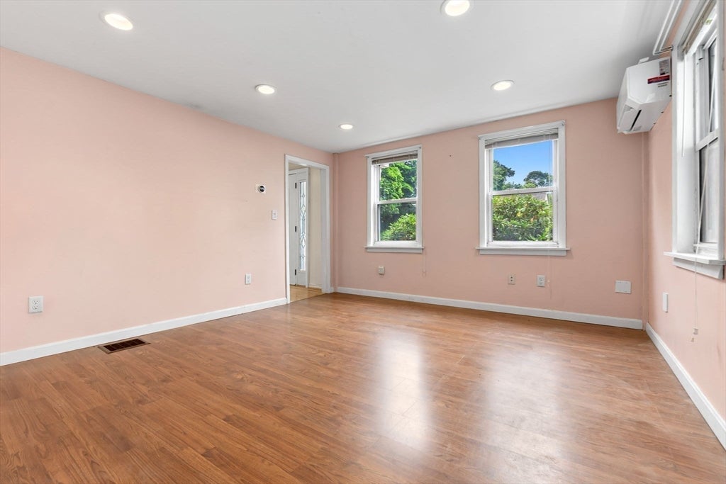 31 Vincent ST, Saugus, MA Photo #10