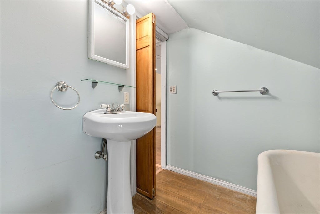 31 Vincent ST, Saugus, MA Photo #25