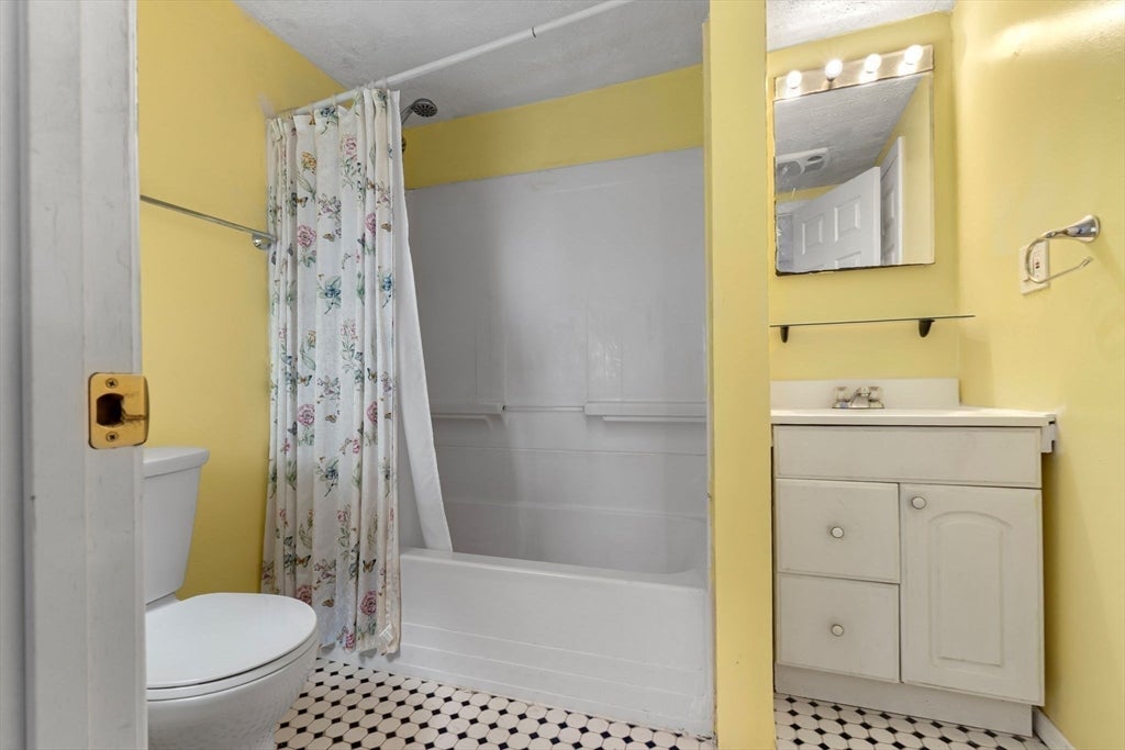 31 Vincent ST, Saugus, MA Photo #9