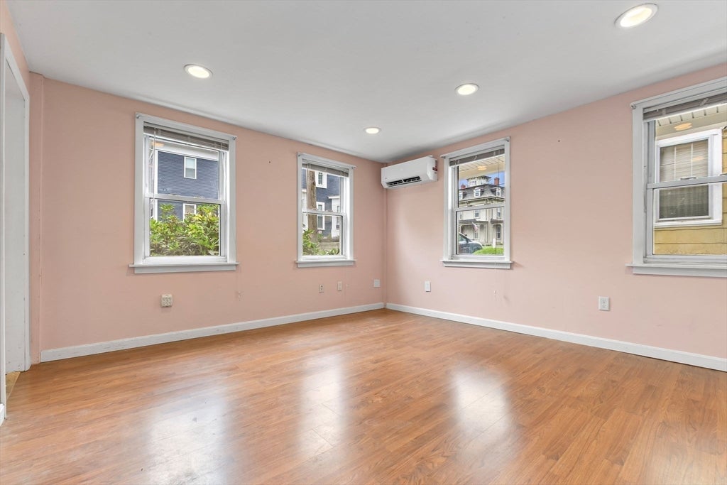 31 Vincent ST, Saugus, MA Photo #11