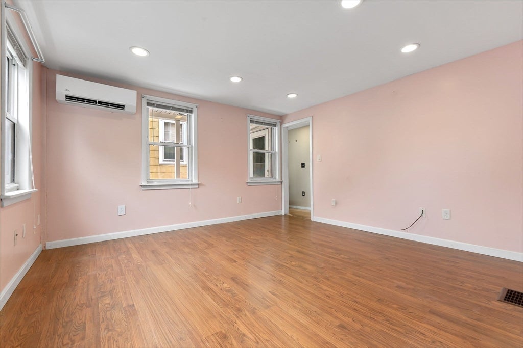 31 Vincent ST, Saugus, MA Photo #12