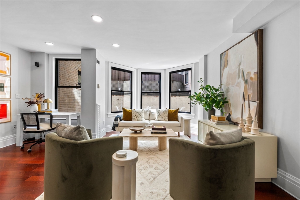 390 Commonwealth Avenue 305