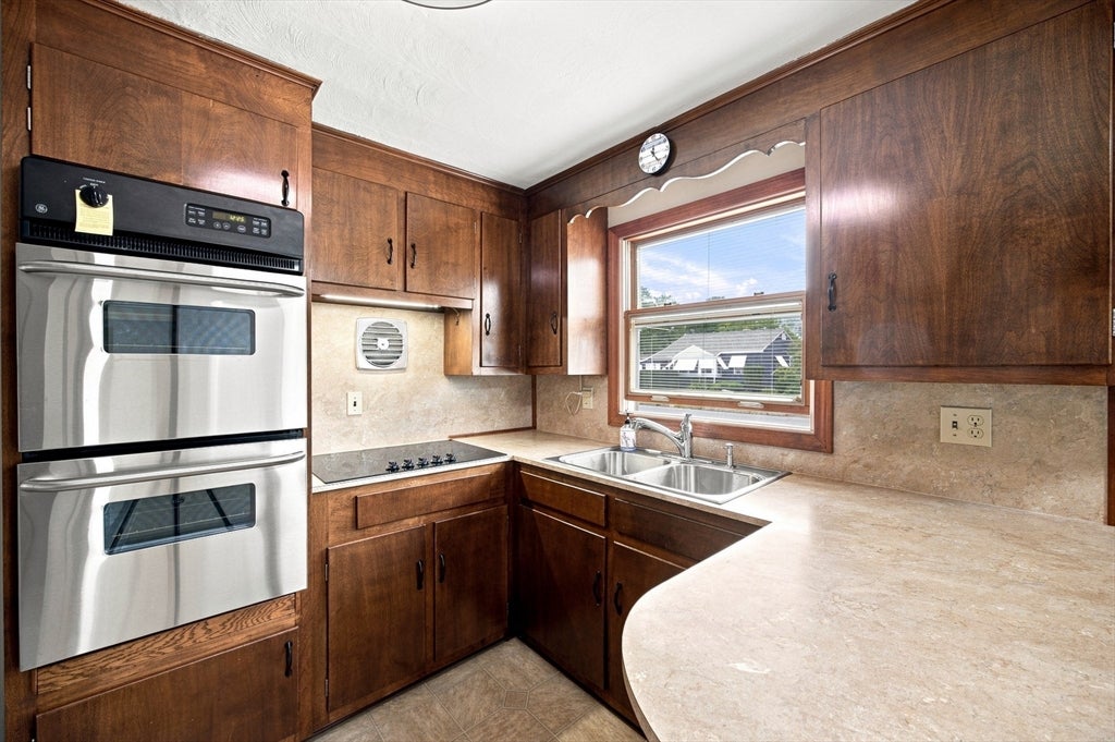 70 Crestwood ST, Chicopee, MA, 70 Crestwood ST, Chicopee, MA Photo #8
