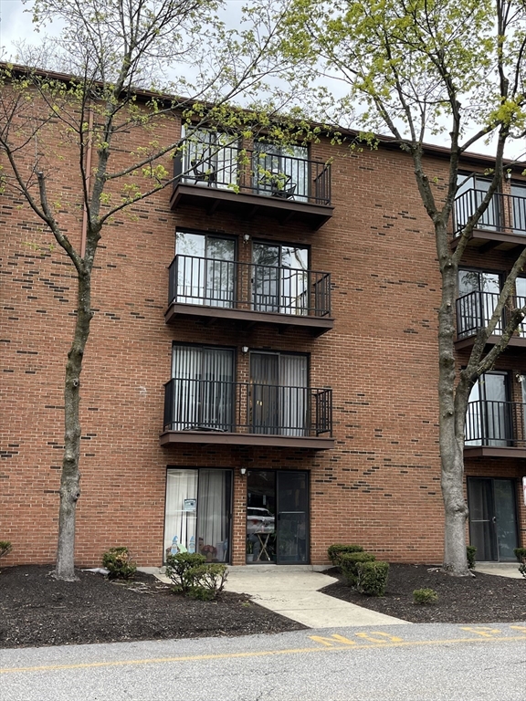 327 Plantation Street 312