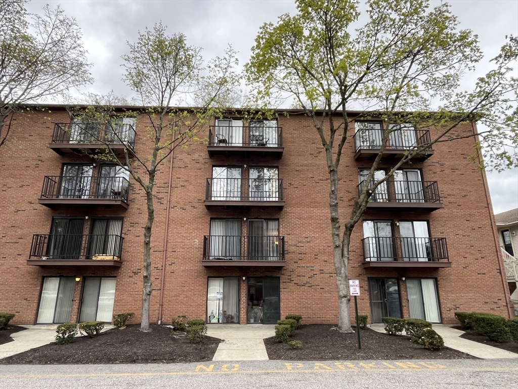 327 Plantation Street 312