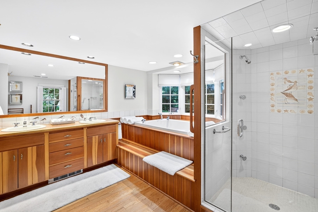 Chatham, Massachusetts 02633, United States, 7 Bedrooms Bedrooms, ,4 BathroomsBathrooms,Residential,Active,197883