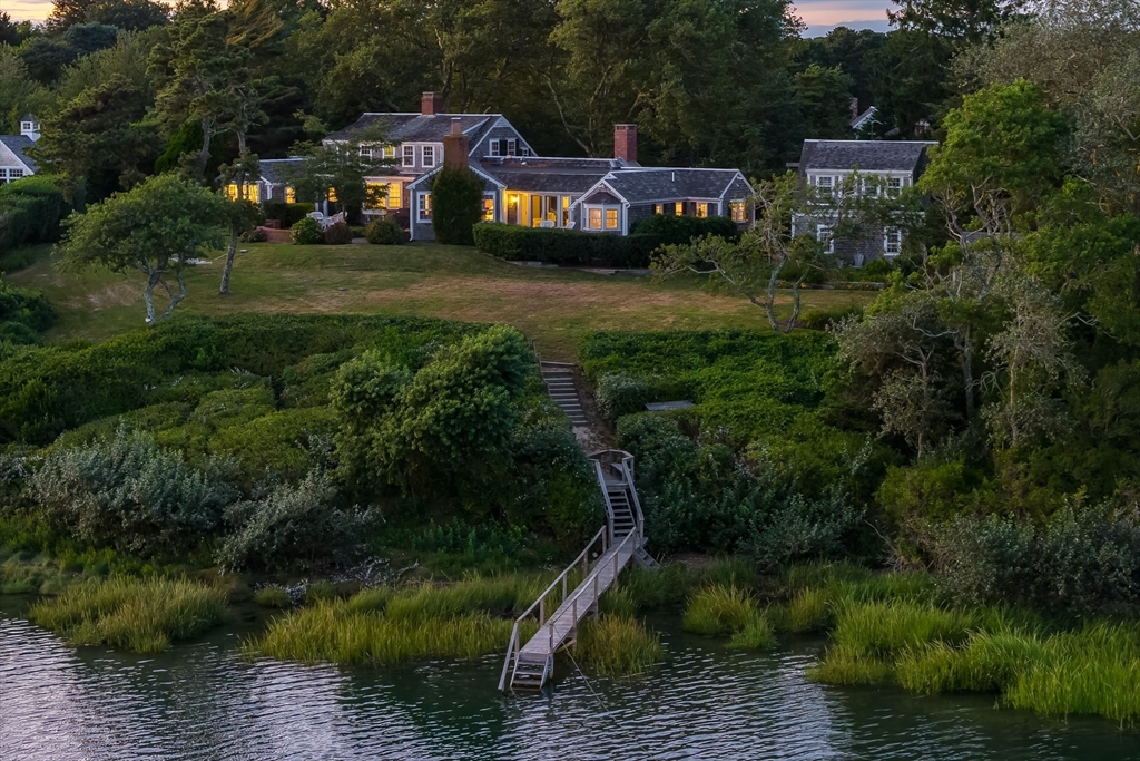 Chatham, Massachusetts 02633, United States, 7 Bedrooms Bedrooms, ,4 BathroomsBathrooms,Residential,Active,197883