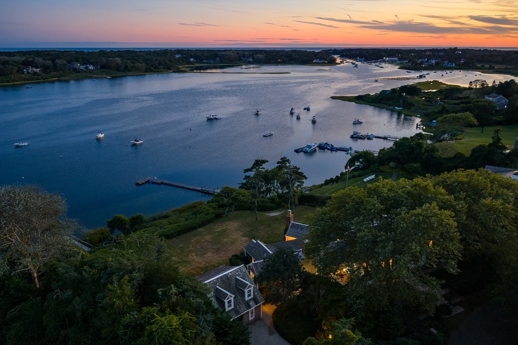 Chatham, Massachusetts 02633, United States, 7 Bedrooms Bedrooms, ,4 BathroomsBathrooms,Residential,Active,197883