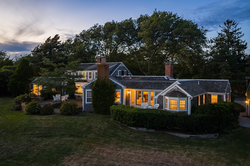 Chatham, Massachusetts 02633, United States, 7 Bedrooms Bedrooms, ,4 BathroomsBathrooms,Residential,Active,197883