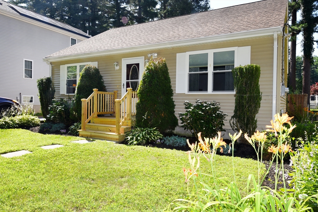 34 Thirteenth Ave, Halifax, MA Photo #1