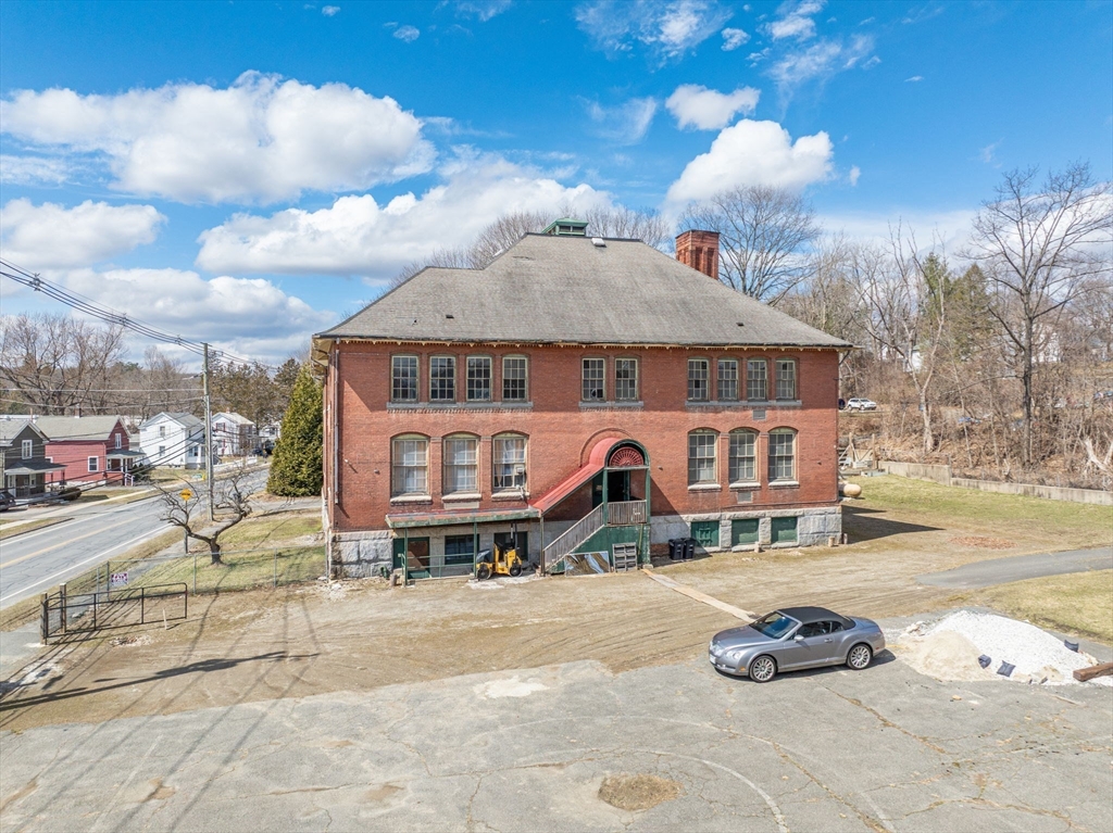 40 Pecks Rd