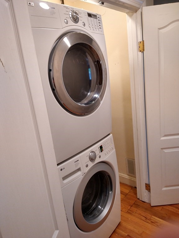 Brookline, Massachusetts 02445, United States, 4 Bedrooms Bedrooms, ,3 BathroomsBathrooms,Residential,Active,155108