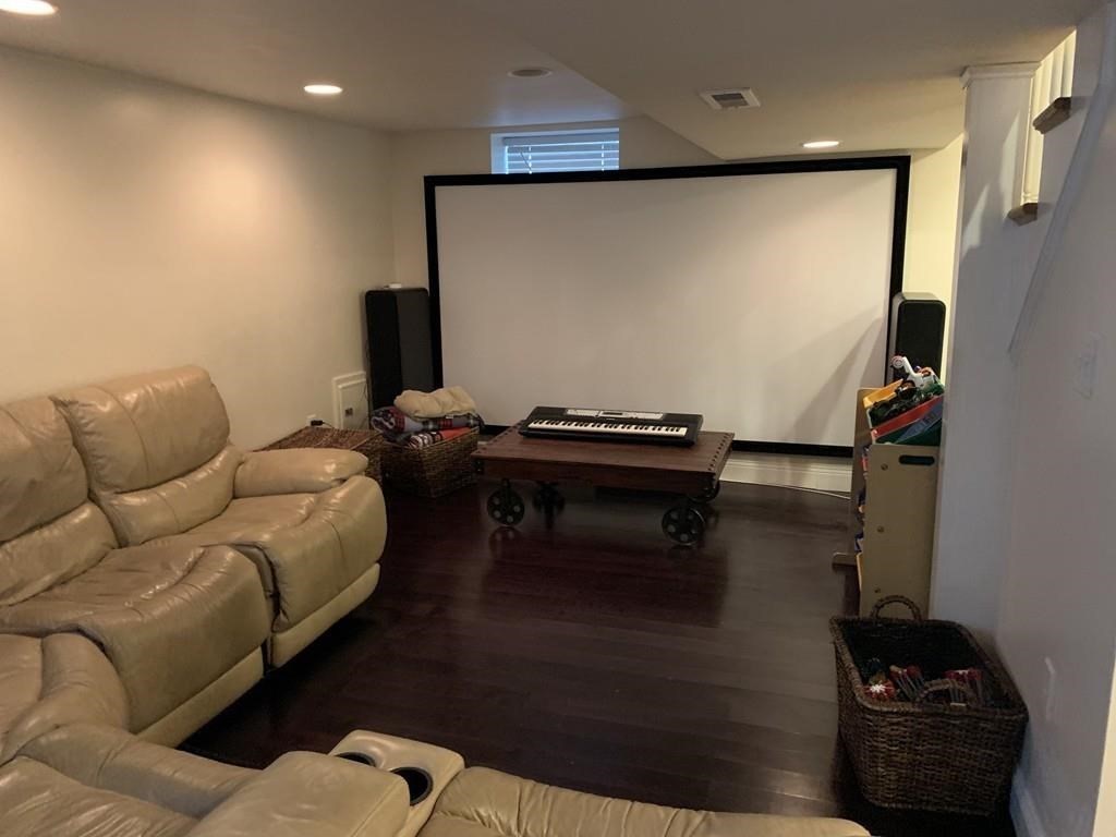 Brookline, Massachusetts 02445, United States, 4 Bedrooms Bedrooms, ,3 BathroomsBathrooms,Residential,Active,155108