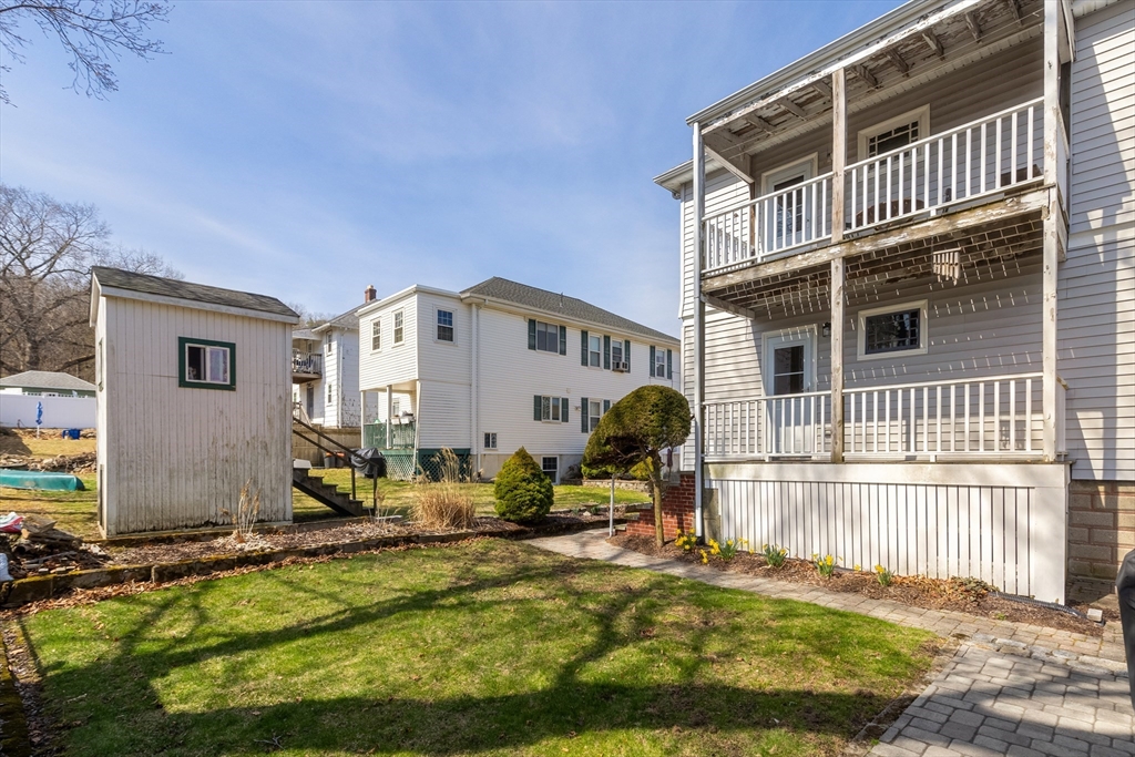 Boston, Massachusetts 02131, United States, 5 Bedrooms Bedrooms, ,2 BathroomsBathrooms,Residential,Pending,111013