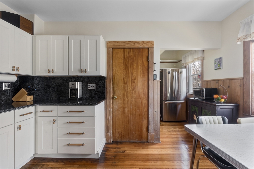 Boston, Massachusetts 02131, United States, 5 Bedrooms Bedrooms, ,2 BathroomsBathrooms,Residential,Pending,111013