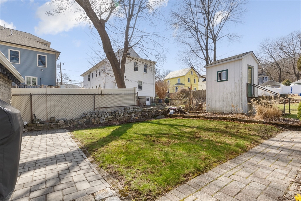 Boston, Massachusetts 02131, United States, 5 Bedrooms Bedrooms, ,2 BathroomsBathrooms,Residential,Pending,111013