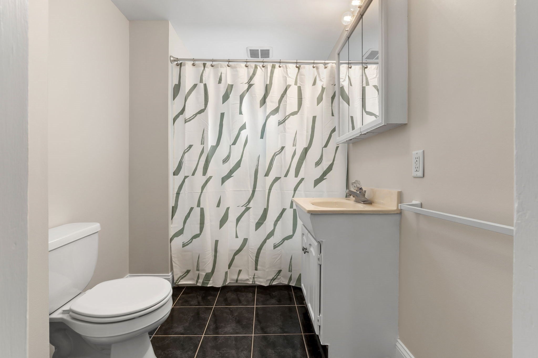 17-1/2 Pierce Ave 17-1/2, Beverly, MA, 17-1/2 Pierce Ave 17-1/2, Beverly, MA Photo #16