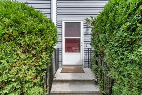 24 Pinecrest Vlg 24 Hopkinton MA 01748