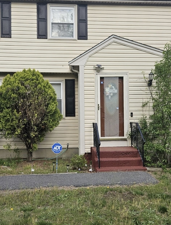 28 Staples St A