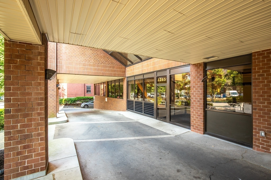 1265 Beacon 404
