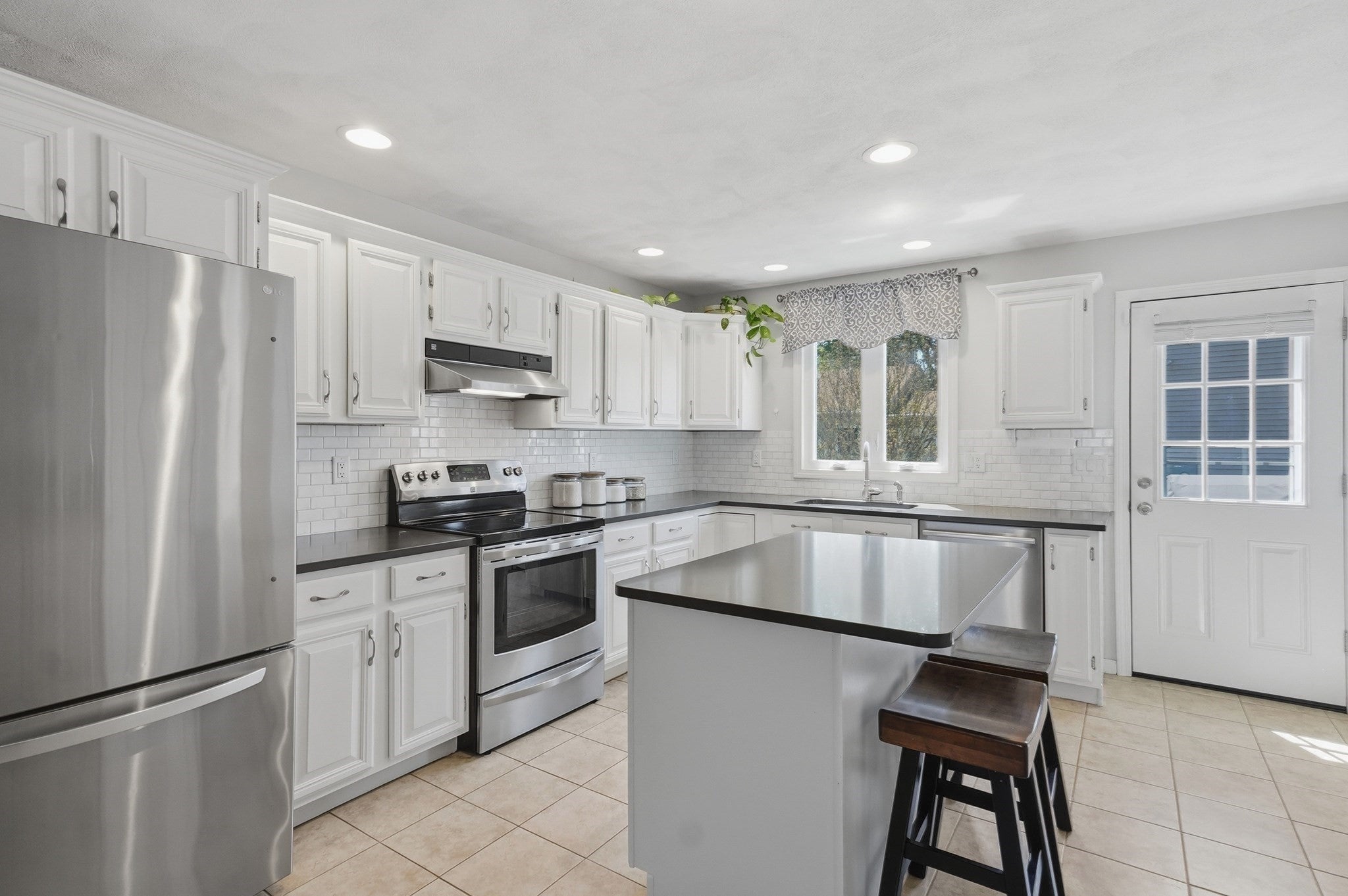 5 Candice Court #1, Woburn, MA Photo #8