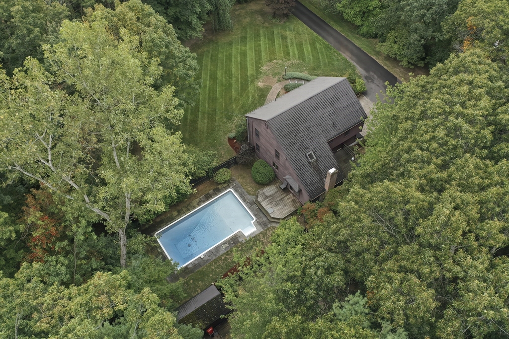 8 Neck Hill Rd.