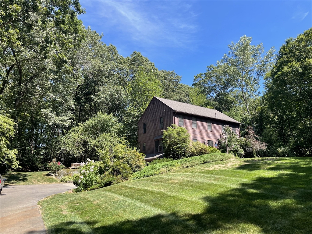 8 Neck Hill Rd.