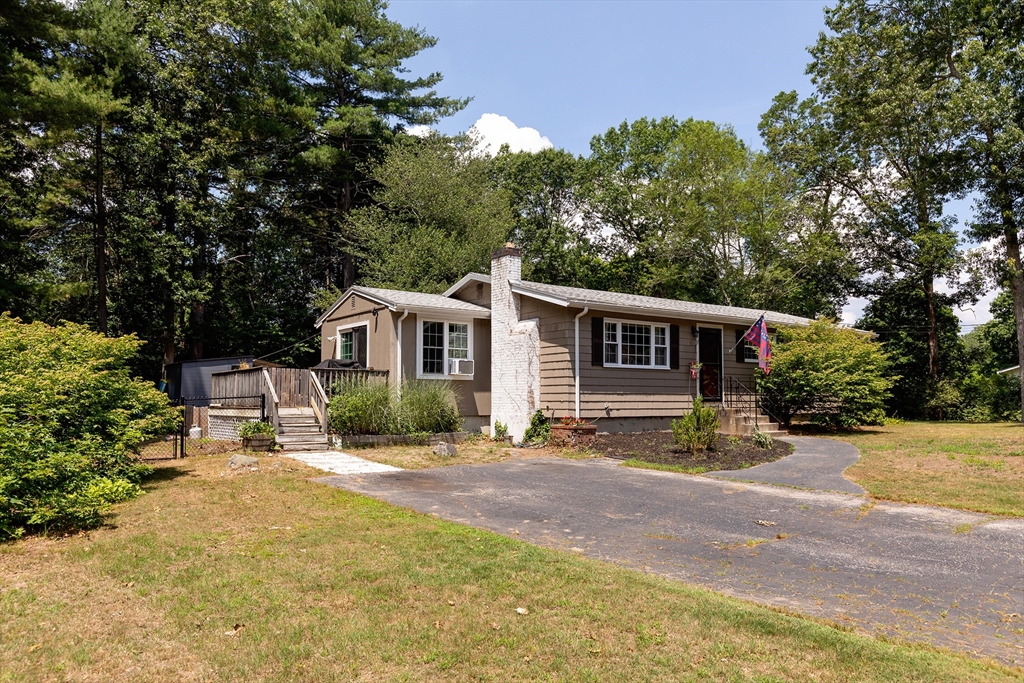 19 Brewster Ln
