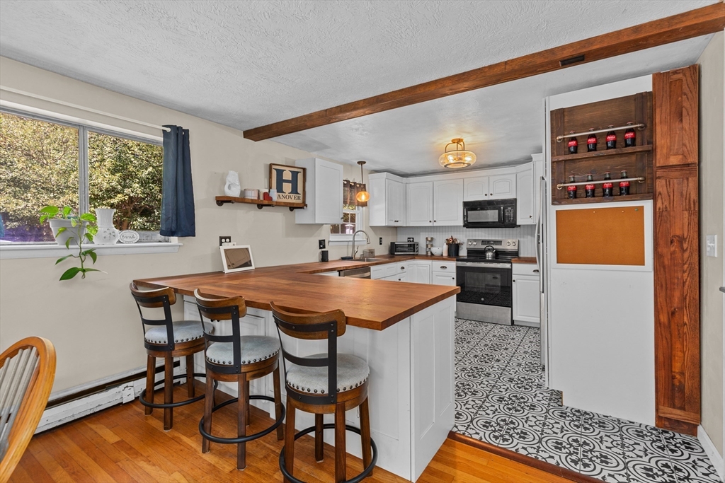 19 Brewster Ln