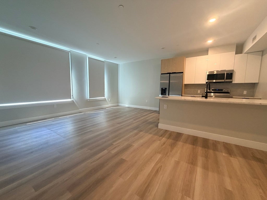 211 Green St #302, Boston, MA Photo #2