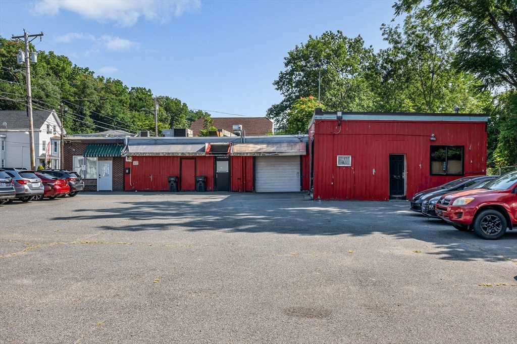 194 River St