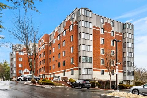 Photo of 100 Ledgewood Dr #117, Stoneham, MA 02180 (MLS # 73466812)