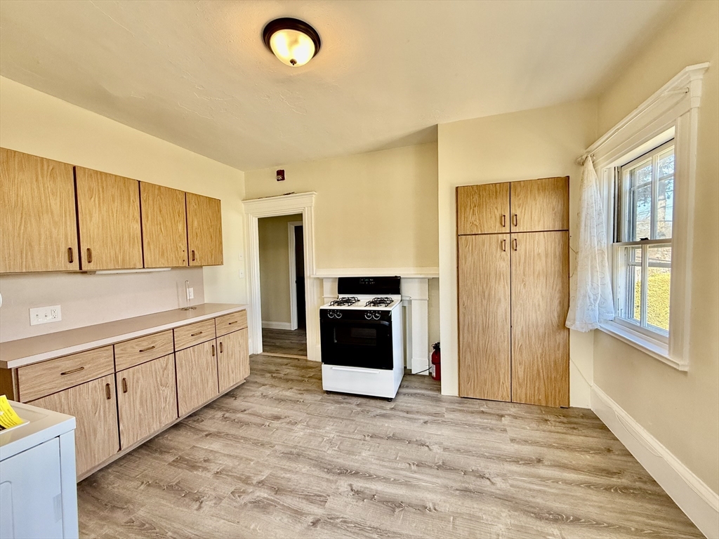 84 Pearl St 2F