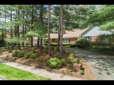 Photo of 208 Tanglewood Dr, Longmeadow, MA 01106 (MLS # 73553104)