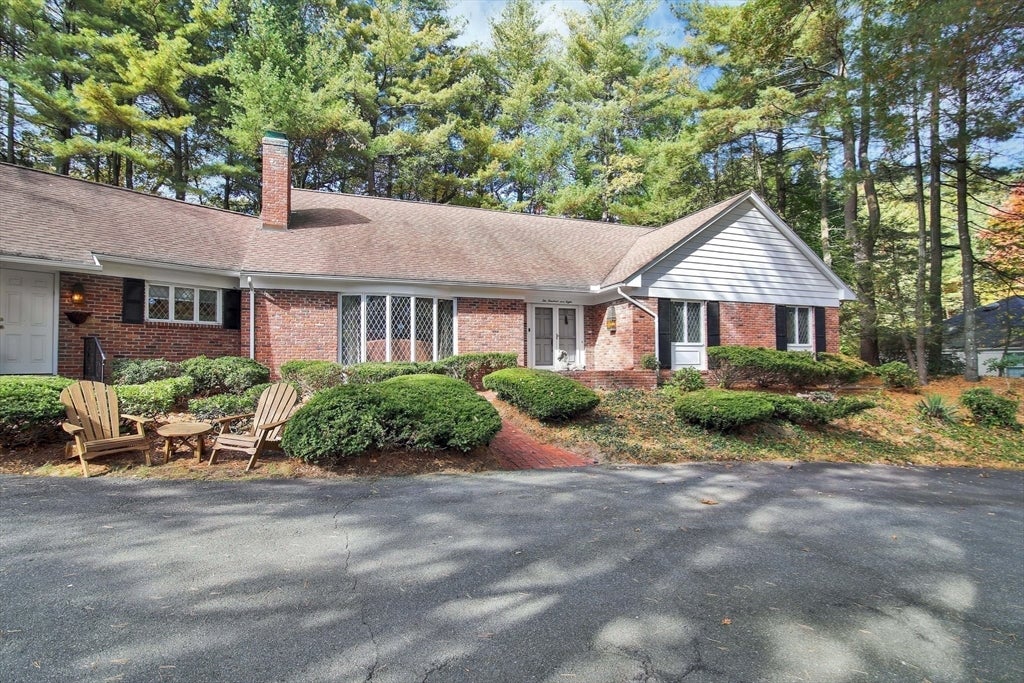 208 Tanglewood Dr