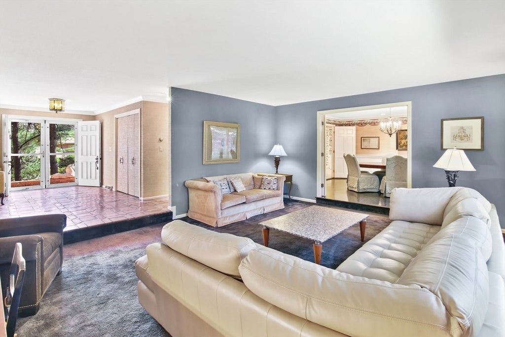 208 Tanglewood Dr