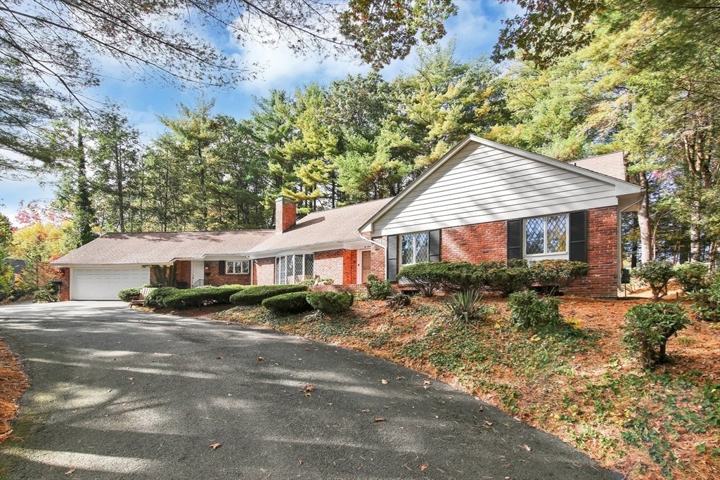 208 Tanglewood Dr